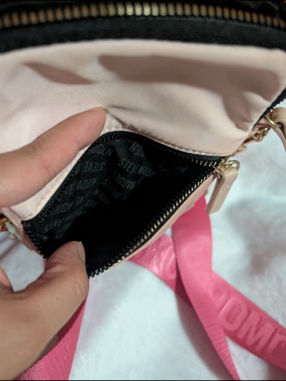 Steve Madden Pink Crossbody Phone Bag with Detachable Strap - Picture 7 of 8